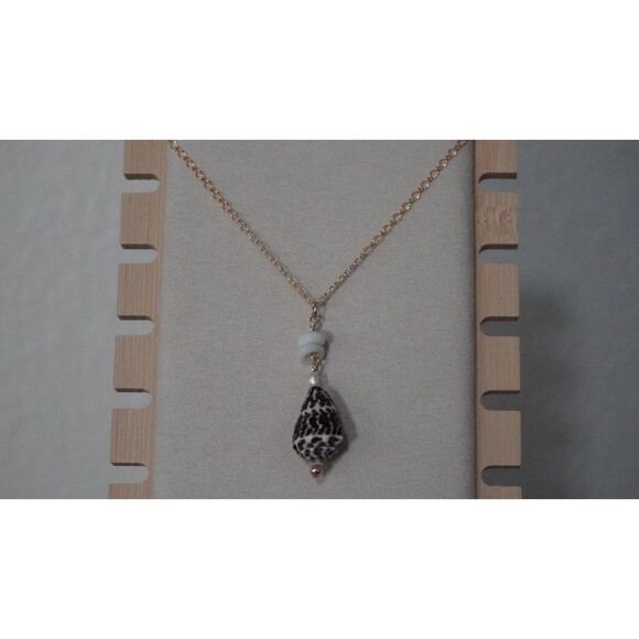 Real Cone Shell Necklace - Picture 3 of 7